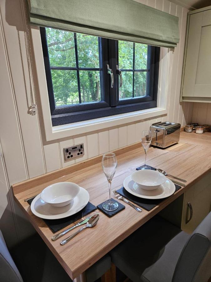 Lodge Woodland Shepherds Hut - 'saga'